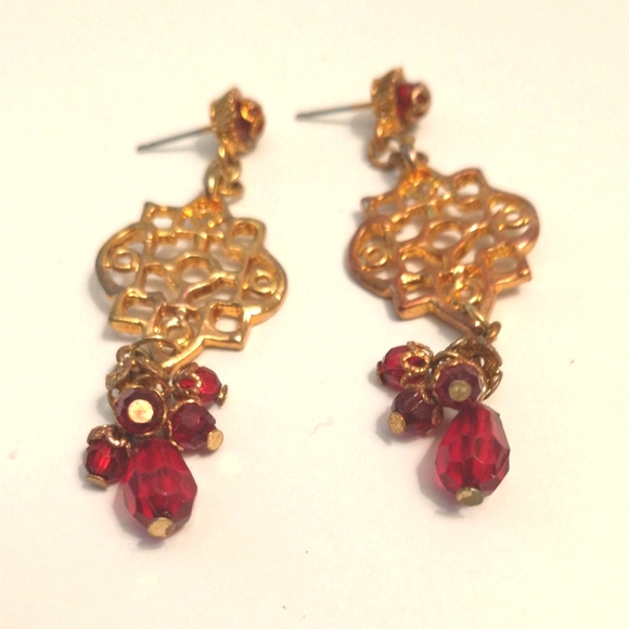 Vintage Dangling Earrings - Picture 5 of 7